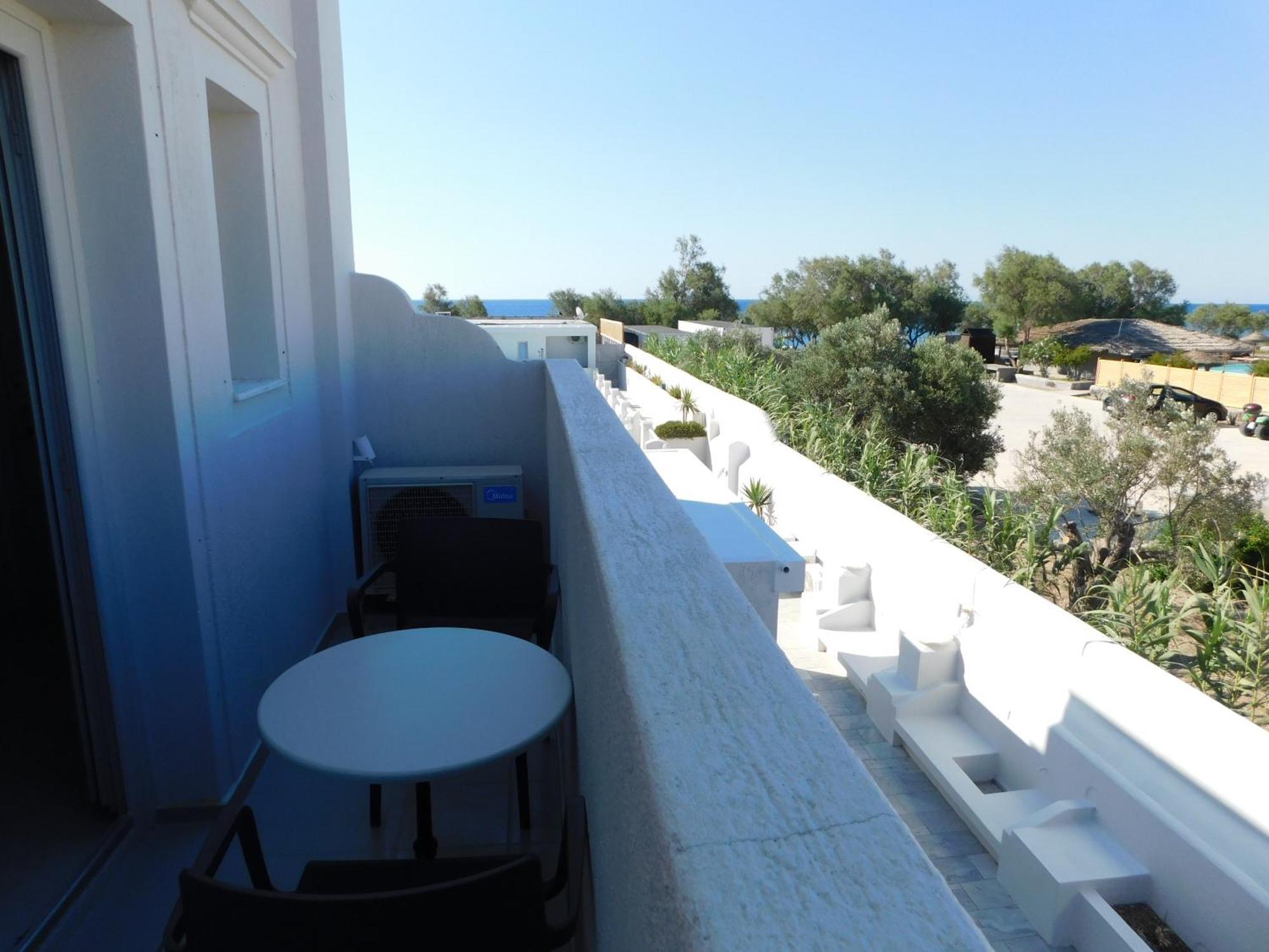Perissa Beachfront Rooms Exterior photo
